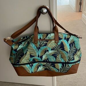 Weekender bag that expands for more room